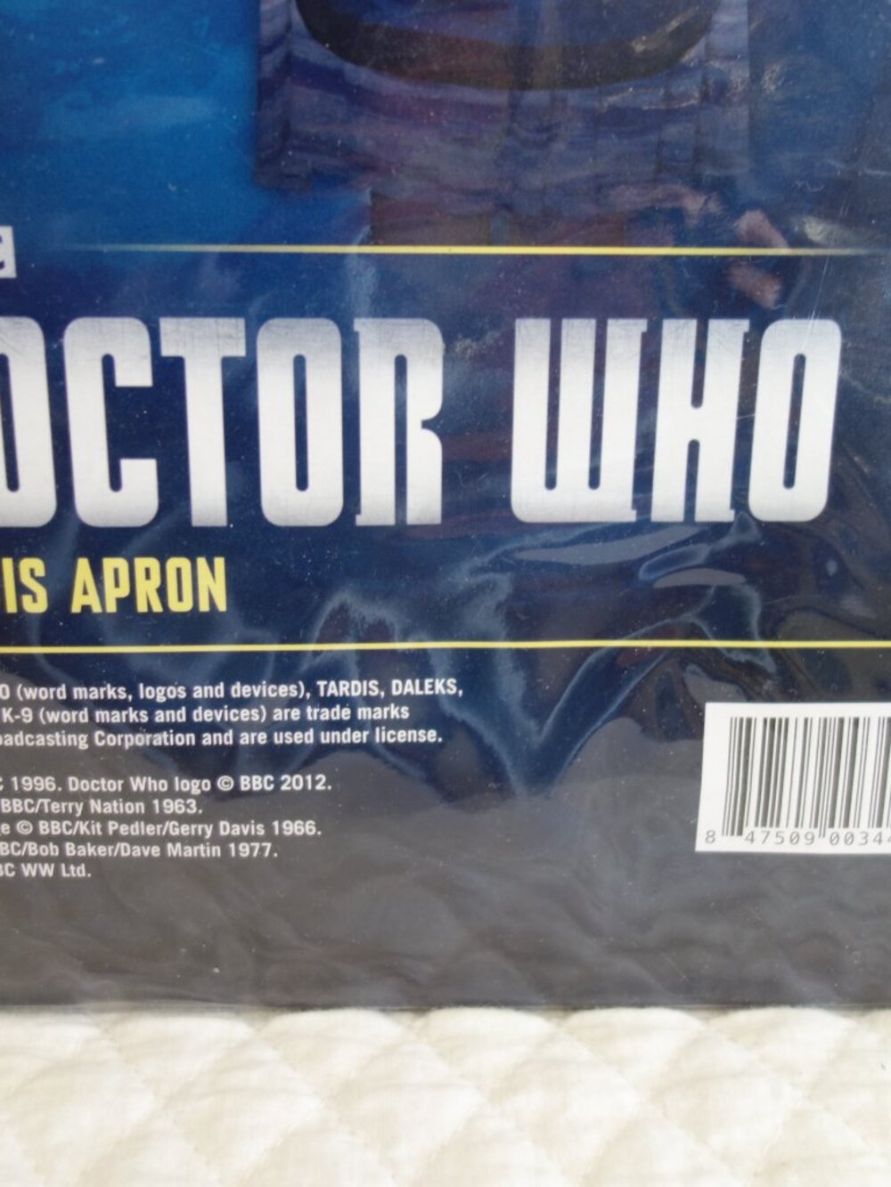 New NIP BBC / THINK GEEK Doctor Who Tardis Apron - Picture 3 of 4